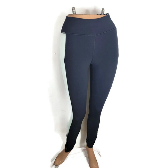 Lululemon Run: Get Up And Glow Tight - Picture 2 of 7